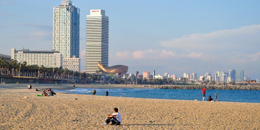 Las playas de Barcelona se preparan para la Semana Santa y la Temporada 2016