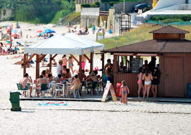 Costas seguirÃ¡ gestionando los permisos de los chiringuitos de MoaÃ±a, Galicia